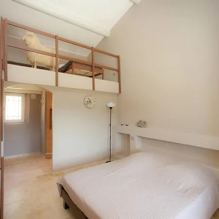 Villa In Provence With Infinity Pool