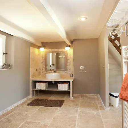 In Provence With Infinity Pool Villa